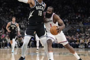 九游娱乐下载 -包含转折点！密尔沃基雄鹿复出首秀；欧篮联集结日攻防权衡；媒体盛赞；轮换策略成焦点的词条