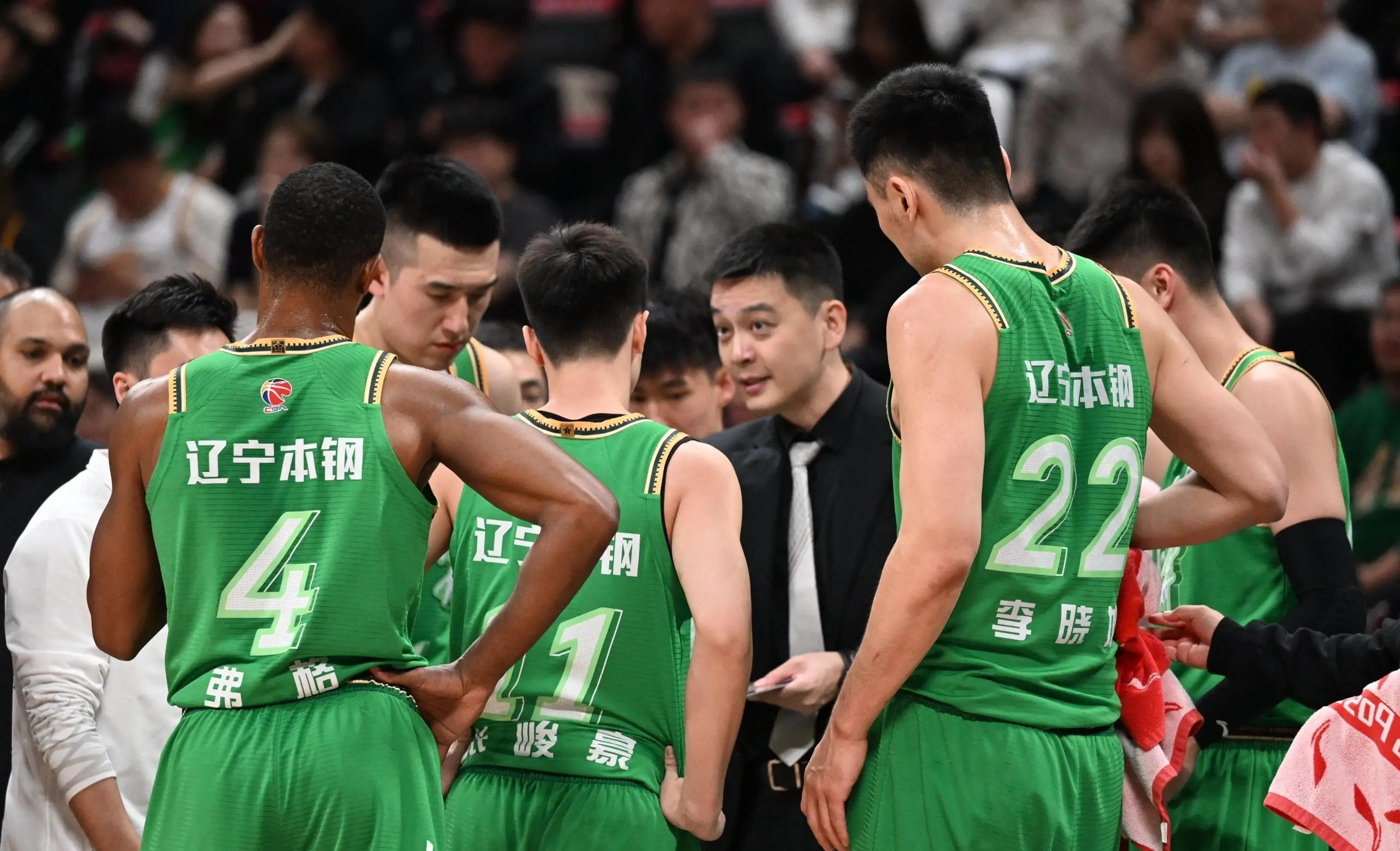 关于赛后福建男篮备战CBA常规赛；防线松动细节流出；形势明朗；更衣室氛围转暖的信息