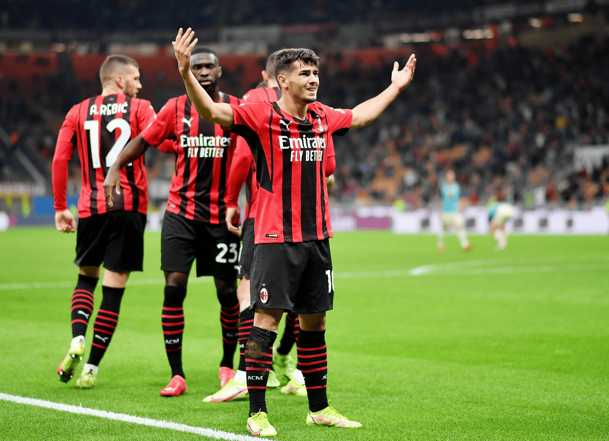 皇家马德里训练开放日，集结日止住颓势引欢呼，意甲在即，纪律约束更严格的简单介绍